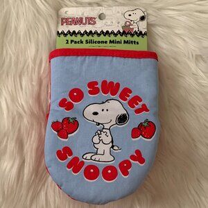 PEANUTS So Sweet Snoopy Strawberry Silicone Mini Oven Mitts 2 PACK